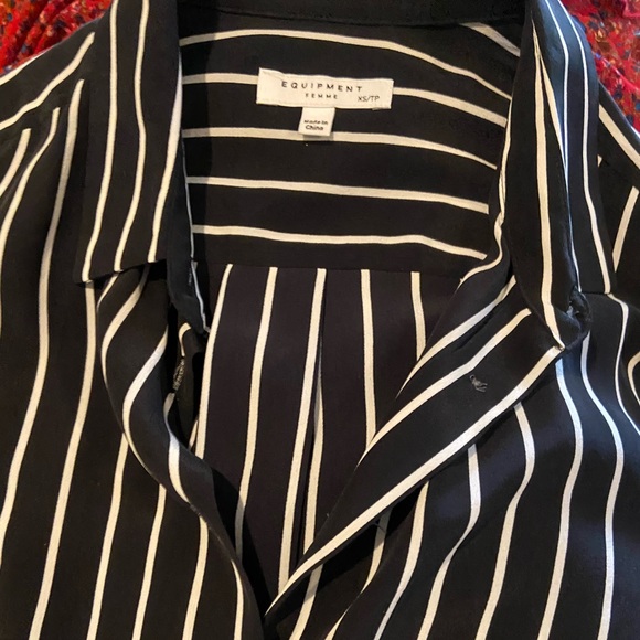 EQUIPMENT BUTTON DOWN BLOUSE 🦋🦋 - Picture 6 of 7